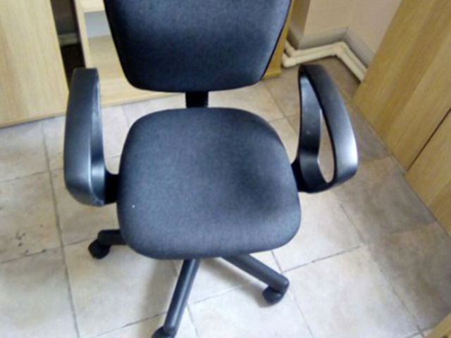 Офисное кресло AV 202