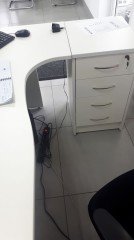 Угловой офисный стол с приставной тумбой